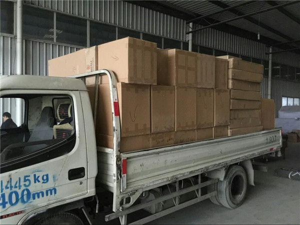 办公家具装车运输——赢咖8