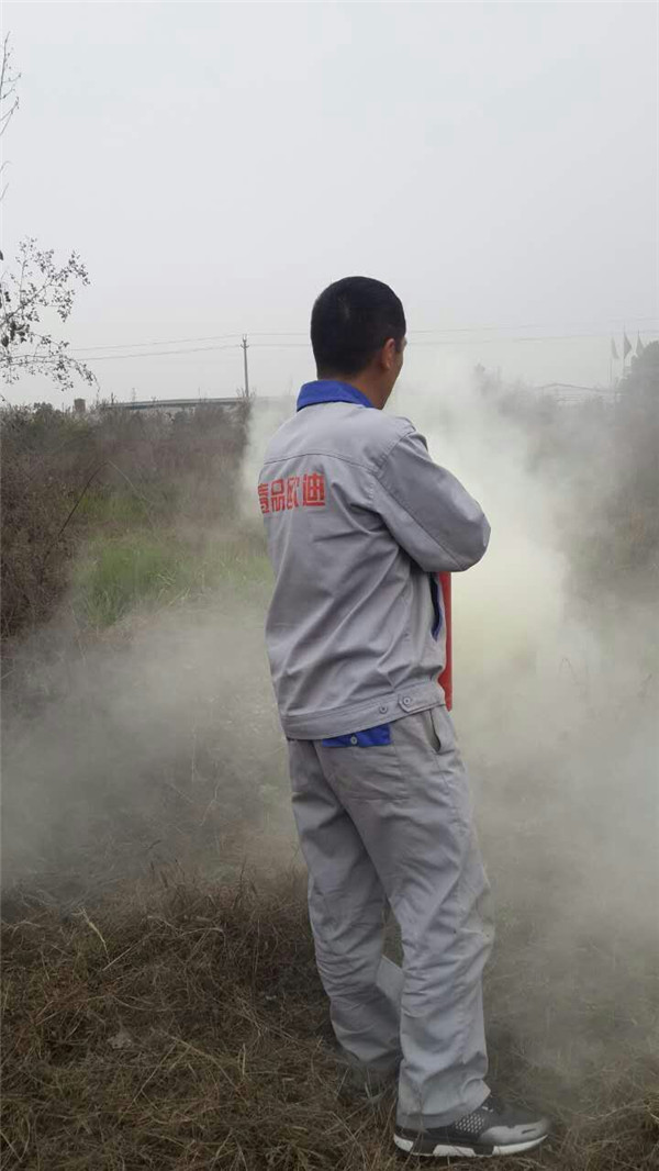 沐鸣2同事学习灭火器使用方法