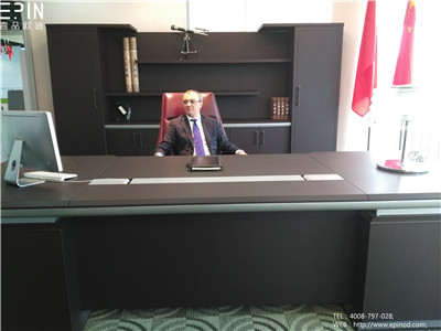 意大利客人体验沐鸣2敬天系列办公家具