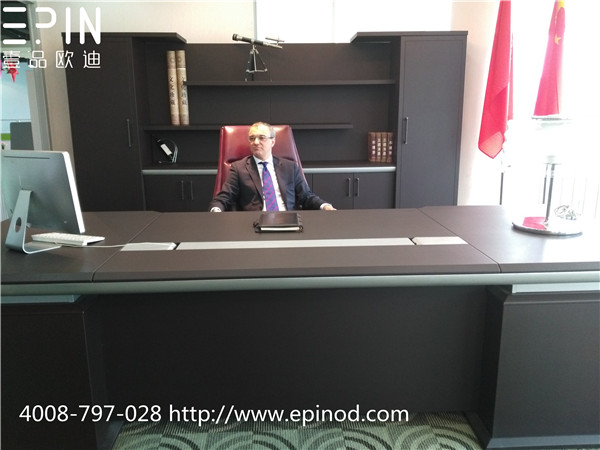 意大利客人体验沐鸣2敬天系列办公家具