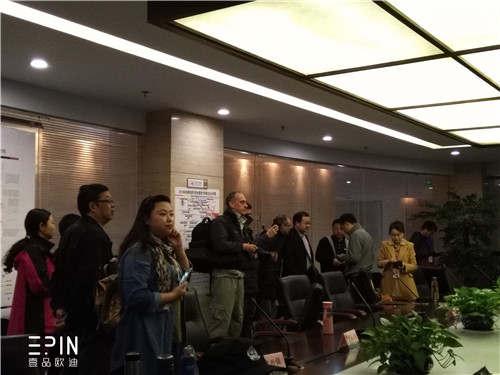 意大利国家电视台前往都江堰采访严局长-沐鸣2拍摄