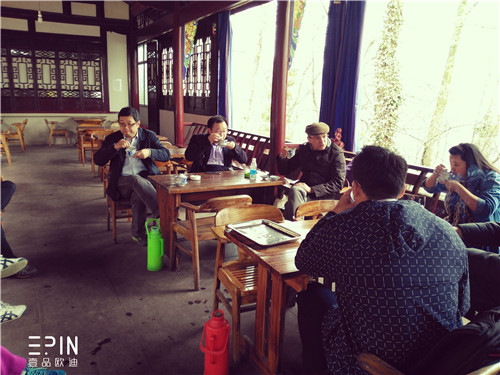 意大利来宾体验江苏南京的盖碗茶-沐鸣2拍摄