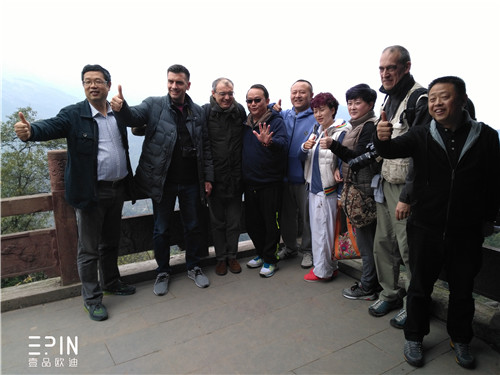 陪同人员与意大利国家电视台来宾集体合影-沐鸣2摄