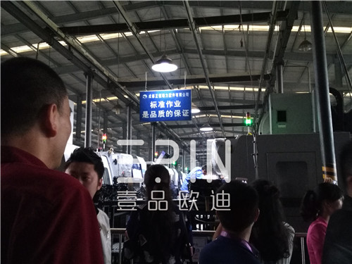 在刘总亲自带队参观正恒动力生产车间环节，近距离走进这样的亿元级企业，不管是先进的生产设备还是完善的生产及管控流程都让沐鸣2小编无比震撼。 正恒动力厂区及车间风貌