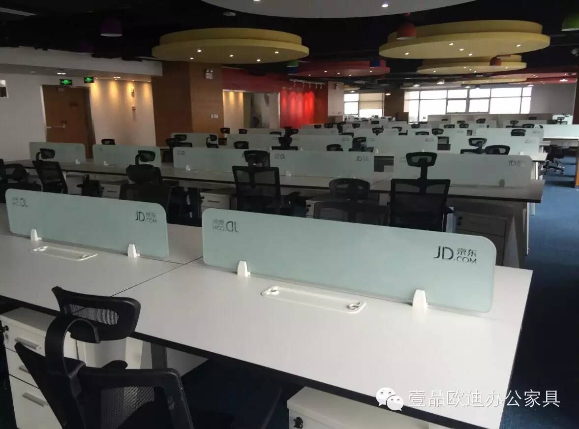 沐鸣2印制了京东LOGO的桌屏工作位 屏风工作位