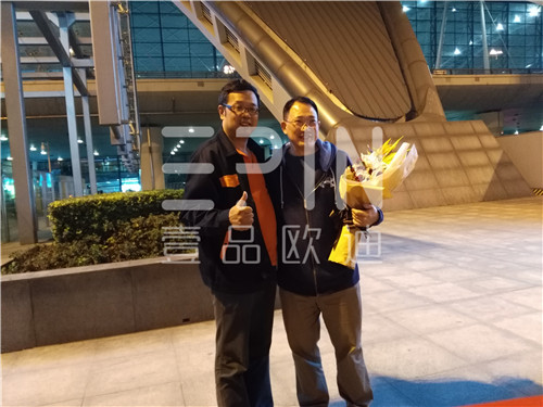 中央电视台财经评论员单仁博士来蓉,江苏牛商常委集体接机